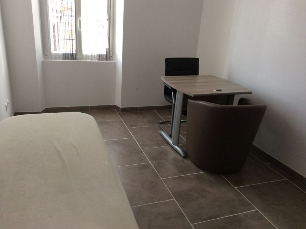 Local professionnel AUPS (83630) AZUR VERDON IMMO