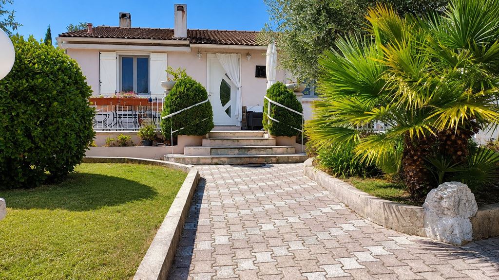 Maison traditionnelle REGUSSE (83630) AZUR VERDON IMMO