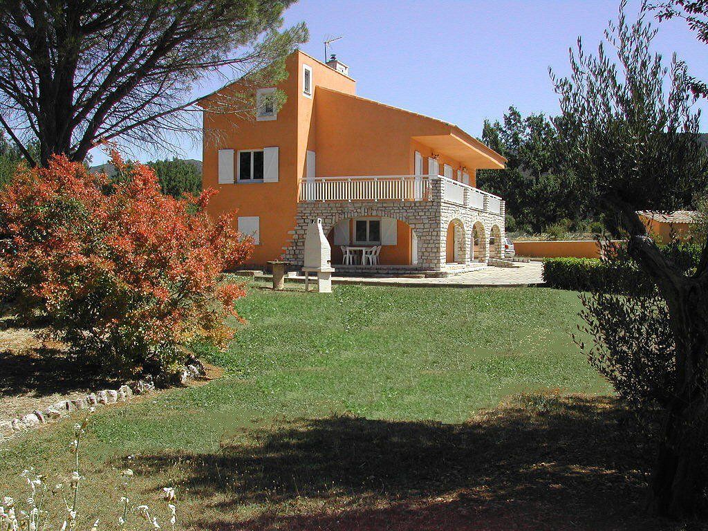 Maison AUPS (83630) AZUR VERDON IMMO
